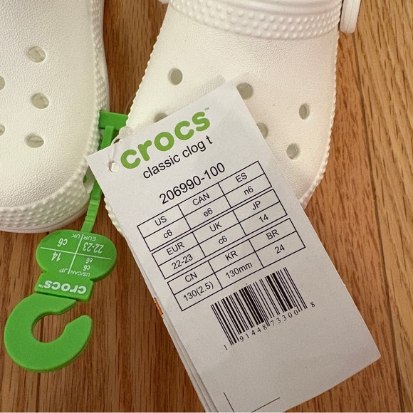 Crocs classic kids’ clogs in white - Picture 10 of 11